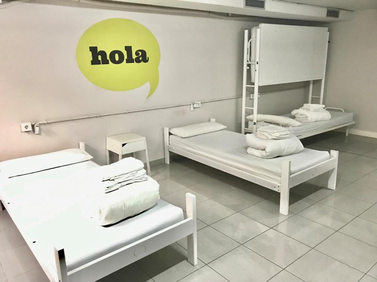 Hola Eixample Hostel *
