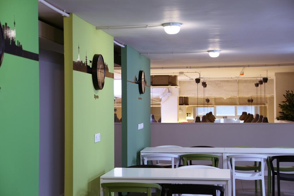 Hostel Hola Eixample Barcelona