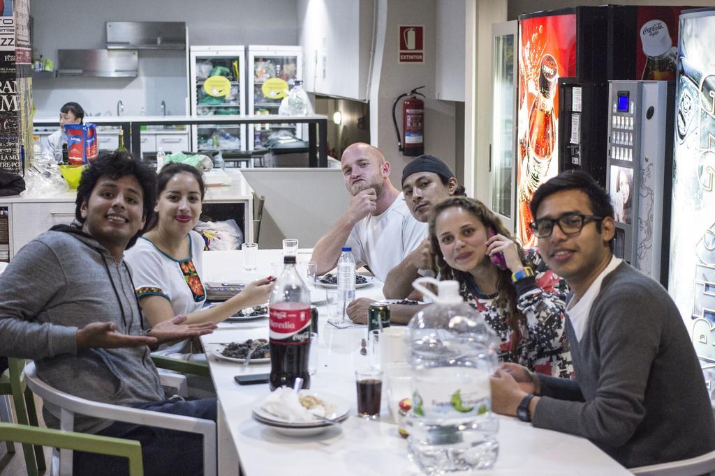 Hola Eixample Hostel Barcelona