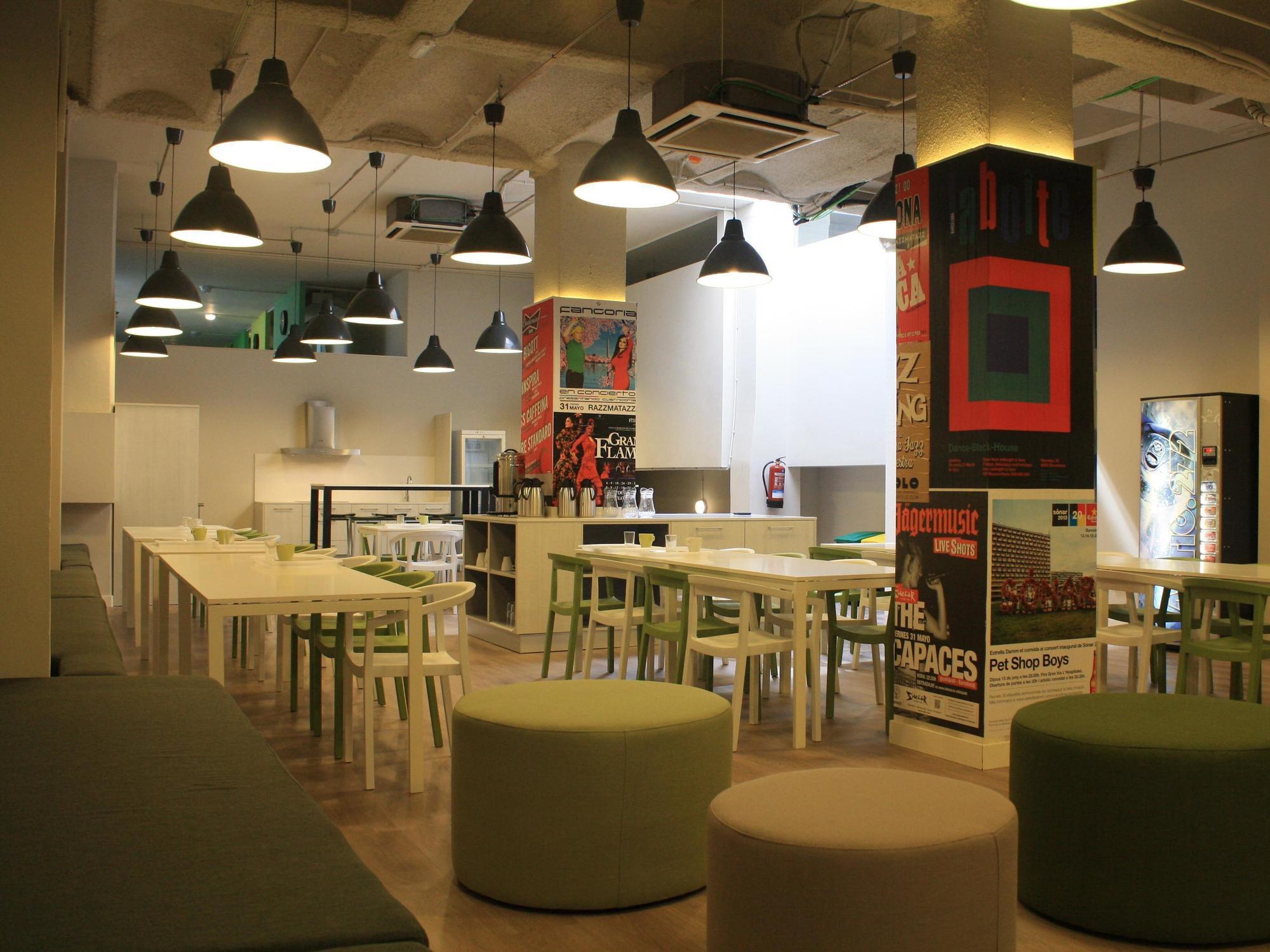 Hostel Hola Eixample Barcelona